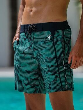 NWT Tucann Premium Men’s Swim Shorts Striped Green Camo 7” Size Large